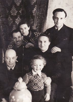 Hopp family ~ 1949
Left to right.
Top row:  Asja Hopp (Dvoskin), Elias Hopp
Middle row: ?, Sara Hopp (Abramovitsch)
Bottom row: Solomon Hopp, Daniel Hopp (?)

