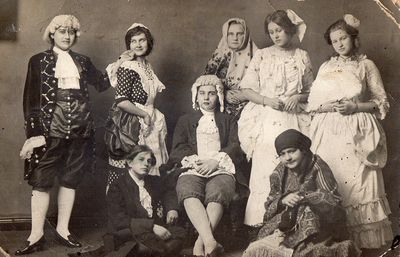 Valga school theater
Sitting first from right - Mascha Passov in role of Няня Василиса.
