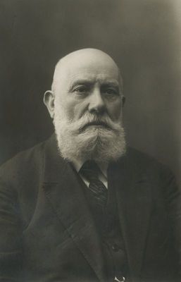 Jakob Aron Jakobson (1859-1941) [img]http://muuseum.jewish.ee/md.gif[/img] Tartu oldest firefighter.
Picture from 1929
Keywords: [J]