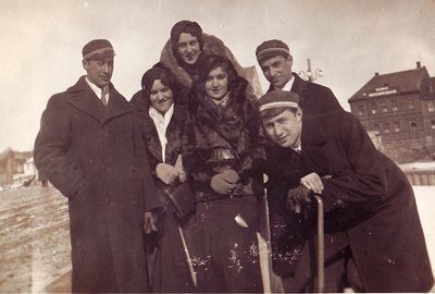 Left to right: ?, ?, ?, ?, Schmuel Salzman?, Aleksander Kan
