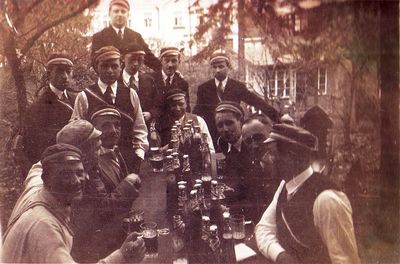 Limuvia students celebrating - 15.5.1932 
First from left - Meier (Meika) Gens. 3d from left in the upper row - Boris Levin
