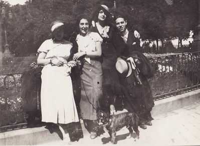 Friends
Left to right: ?, Ljala Pakkin (Delski), ?, Emanuel (Buba) Lourie
Keywords: [L]