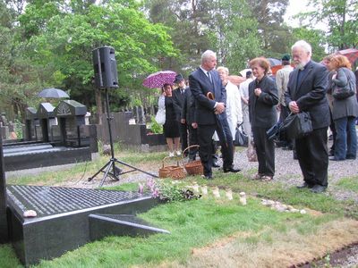 9f. At right - Mr Vello Salo
