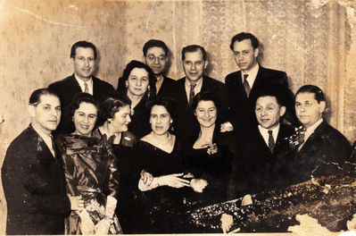 Aronovitsch, Meiertal, Koslovski. Picture taken in 1959 in Jakob Aranovitsch place at Pronksi str. in Tallinn. On the occasion of Meri Smolensk visit from Finland.
Top row; Jakob Aranovitsc, Mirjam-Debora Dobrõš (Meiertal), Peisach Meiertal, Herman (Hirsch) Meiertal, Hone Aronovitsch
Bottom row: Markus (Maks) Koslovski, Zenni Stein (Aronovitsch), Sonja Vesset (Koslovski), Meri Smolenski (Aronovitsch), Raja Bam (Koslovski), Isak Meiertal, Jakob Koslovski.
