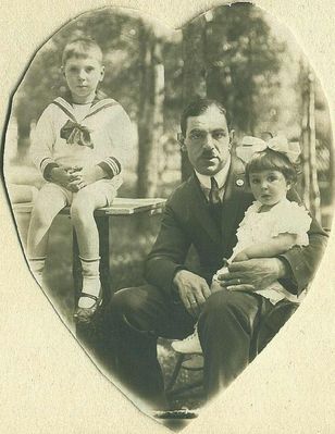 Markus Straschevski with son Elieser (Lasse) and daughter Gitel (Greta) Matsoff (Straschevski)
