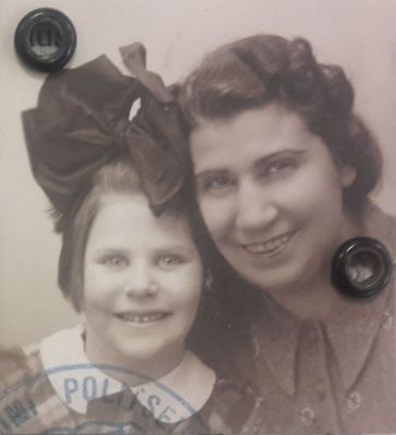 Rasse  Mirvits (Kaplan) with Aviva Mirvits
