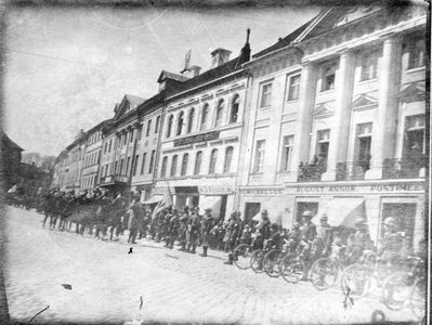 Zofim Tartu - summer 1924
Head of scouts Mr Trefner greeting the group of "Zofim Ivriim" (Jewish scouts) 
