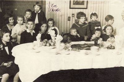 Valga children birthday. September 1932
Pointed by arrow: Joe Rezek
