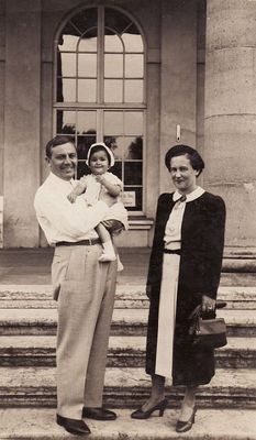 Efrain Schein family - 1937
Efraim Schein, Rosa Schein (Kaplan) with Roni Kuznetsova (Schein)
