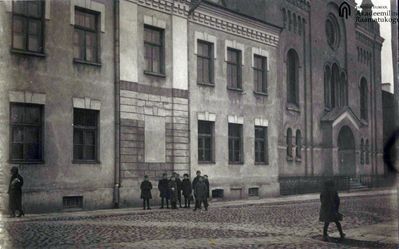 1929. Building adjacent to the Synagogue. 
Administration of the synagogue and the religious community, home of kantor Gurevitsch, heder (school). 
