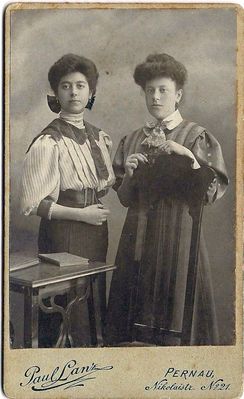Ida Heltzer (Levin) and Hesse Schotz - around 1909 in Pärnu
Ida Heltzer - left

