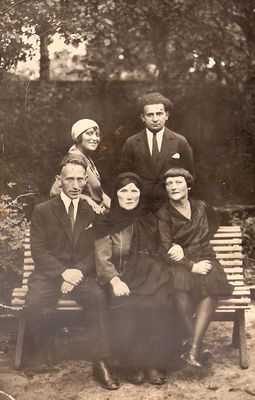 Kosotsky Tscherniy
Left to right. 
Sitting: Haim Tscherniy, Irle Tscherniy (Nurok), Yahad Tscherny
Standing: Tamara Kosotski (Tscherniy), Abram Kosotsky
