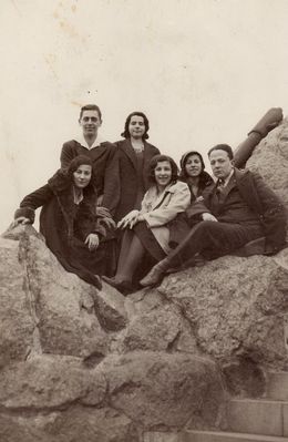 Tallinn - 1931. Rusalka, 30.4.1931
Left to right: Isak Haitov, "Soroka", Sofa Murschak (Amitan), Miki Schampal (Schulklepper), Hilda Helmet (Aronovitsch), Pesach Wasserman

