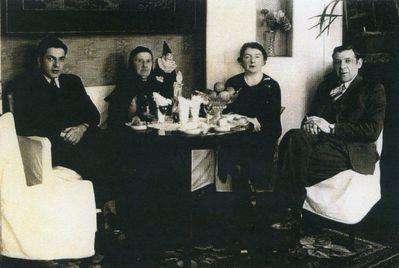Ogus
Left to right: Jakob Ogus, Beile Ogus (Latt), Rosa Ogus (Hurwitz), Leopold Ogus. In their home at Pikk str 13, Kuressaare. Around 1940.
