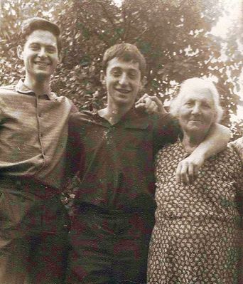 Sofi Grodinski (Kuschner) mid 60s, Pärnu. 
under the guard of grandsons Jossi and Ilja
