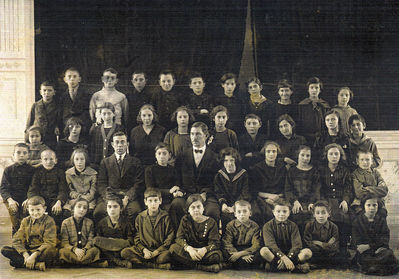 Tallinn Jewish gymnasium class.
Teachers: Zitomirsky, Utechin.
