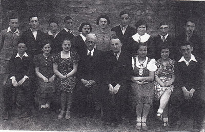 Tallinn Jewish gymnasium class 1937/8
Left to right:
Upper row: Avi Nachumov, Vommi Zipikov, David Berkovitsch, Simon Rapoport, Totti Tsipikov, Anni Pines, Julius Olivson, Ljuba Kan, Schimen Rosinko, Ljulu Zipikov.
Sitting: Haim Zipikov, Henzi Pliner, Ljuba Scherman, Gurin - director, ?, Rutti Slatkin, Schura Goldmann, Haim Blechman
