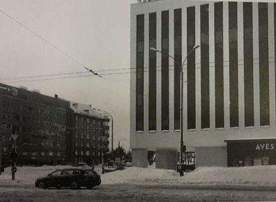 Synagogue as viewed from the Suur Tartumaantee str . (3)
Väike Tartu maantee (or Sakala) str. Jewish school (Cheder) was built later on the left from the synagogue (the white building). Both the synagogue and the school were destroyed by the March 1944 bombardment. The wooden house on right was still standing at the end of 1960's.
