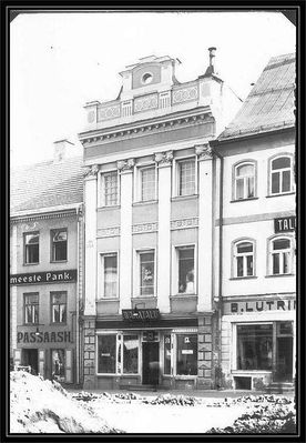 Lutrin Benjamin shop. Tartu townhall square, 1929.
Keywords: [L]
