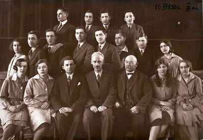Tallinn - 1930. TJG, 16.5.1930. IX class
From left to right.
Top row: Menasche Schein, Artur (Tusja) Delski, Gabriel Gordon, Nechemia (Njuma) Levitan (Levanon),
Middle row: Berta Reichman, Aron Tamarkin, Max Grossman, Isi Itskovitsch, Hirsch Geruchmanov, Jacob Gabovitsch, Jacob Sverdlov, Genya Naischlos
Bottom row: Paula Lerenman, Julia Gerber, Jakov Kosotsky (hebrew), Samuil Jacovlevich Gurin (history) - director, Moriz Christianovich Sauerbrei (german) - school inspector, Esther Frank, Salli Katsev 
