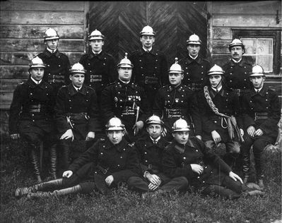 Viljandi Jewish Firebrigade - 1928
X Jubilee of the Estonian Firebrigades society

Middle row: Haim Millner, Rahmiel Blumberg, Naftoli Perlmann, Meische Donde, ?, Isaak Fain
Bottom row: Isak Fürst, Jossel Blumberg, Velve Schugol

